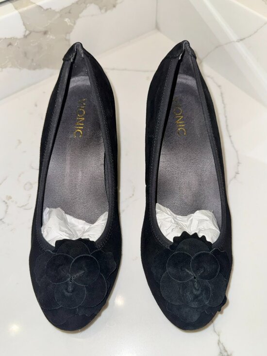 Vionic Shoes - Vionic Hayes Black Suede Wedge Heels Sz 7.5 | Floral Appliqué | Orthotic Comfort
